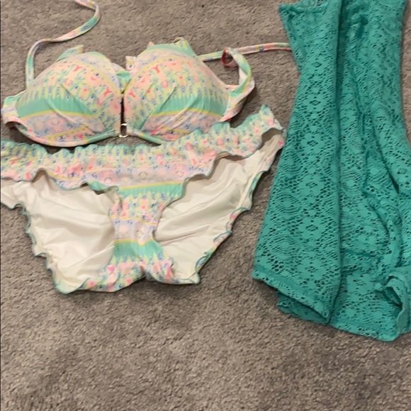 Victoria Secret Swimsuit with Cover Up - Picture 4 of 7